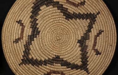 Basket tray, interior view