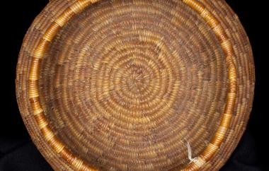 Globular basket, interior