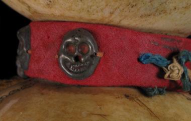 Clapper drum detail