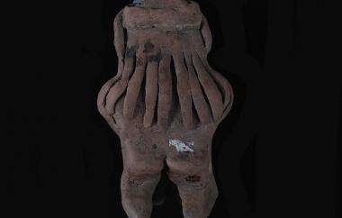 Female Human Figurine Kneeling to Grind Maize in Metate (back). Chupícuaro, Mexico, Late Preclassic period (500 – 0 B.C.E.).  Cat. #3-444. Height 3 7/8 in, width 2 7/8 in, depth 2.5 in.