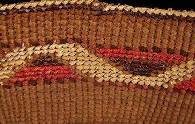 Bowl or tray shaped basket detail