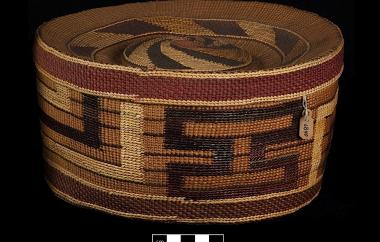 Rattle-top basket view one