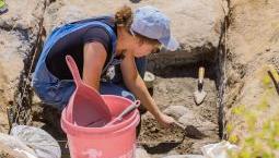 UO alumni excavating at Rimrock