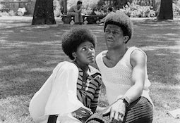 UO students relax in front of Susan Campbell Hall in the 1970s